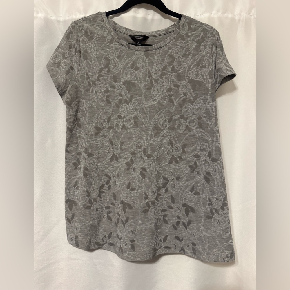 Vera Wang Gray Short-Sleeve Floral Jacquard Tee